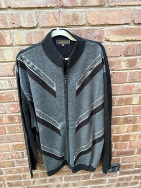 Venezzi Gray and Black Men’s Zip-Up Patterned Sweater